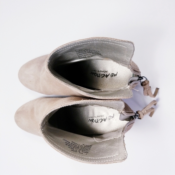 Kenneth Cole Reaction Pil-age Ankle Booties Tan Suede Back Zip Tassels Size 6.5 - Picture 2 of 11